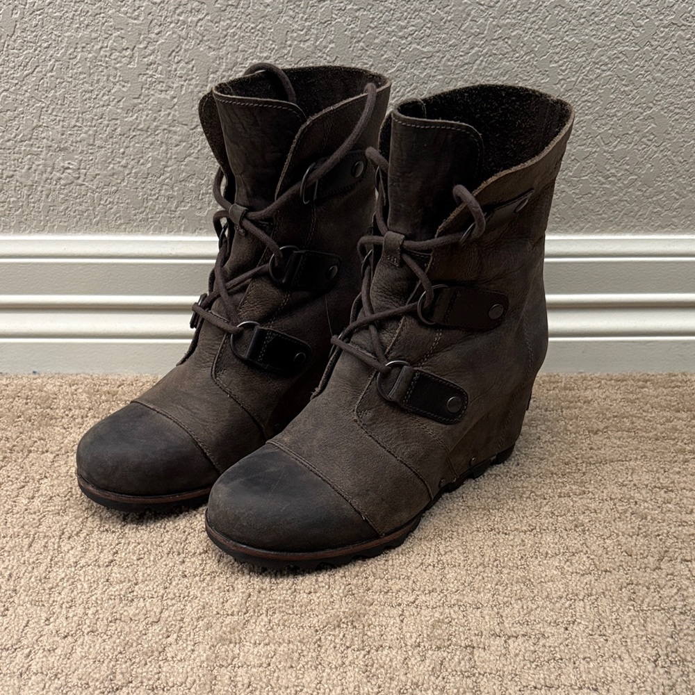 Sorel Women's Dark Brown Lace-Up Wedge Boots